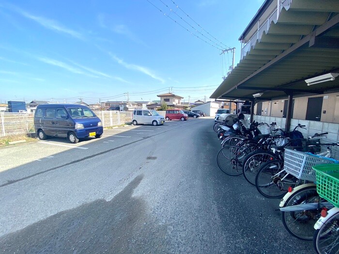 物件外観写真2　(駐車場)
