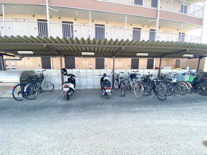物件外観写真3　(駐輪場)
