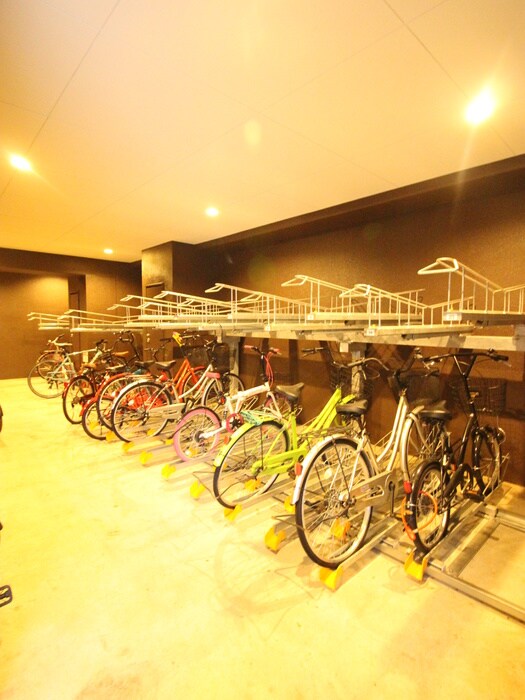 物件外観写真3　(駐輪場)