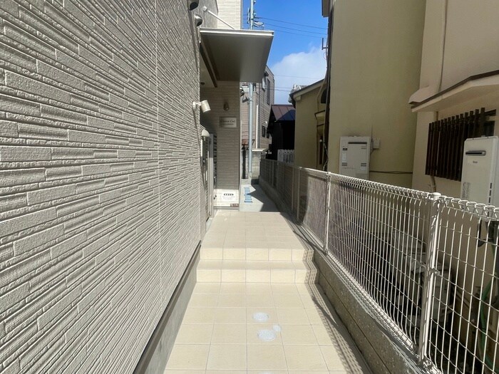 物件外観写真6　(エントランス部分)