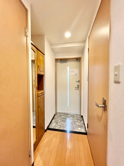 物件内観写真12　(玄関)