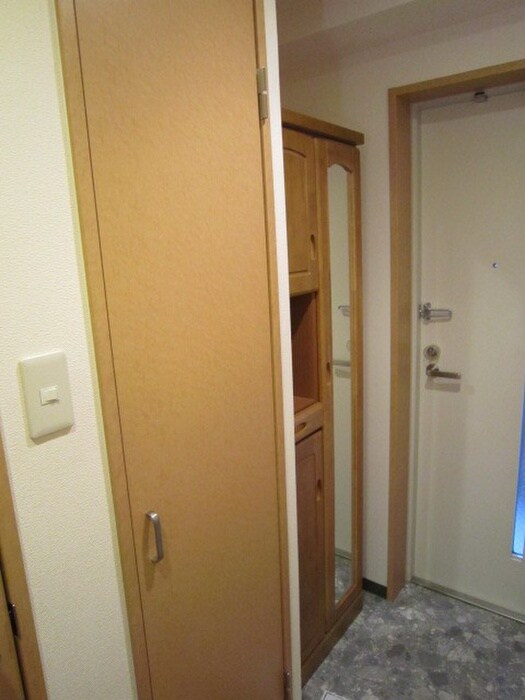 物件内観写真12　(玄関)