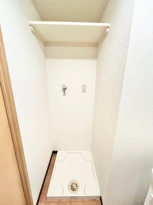 物件内観写真16　(洗濯機置場)