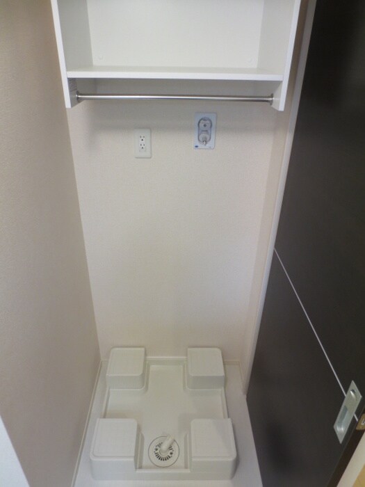 物件内観写真14　(洗濯機置場)
