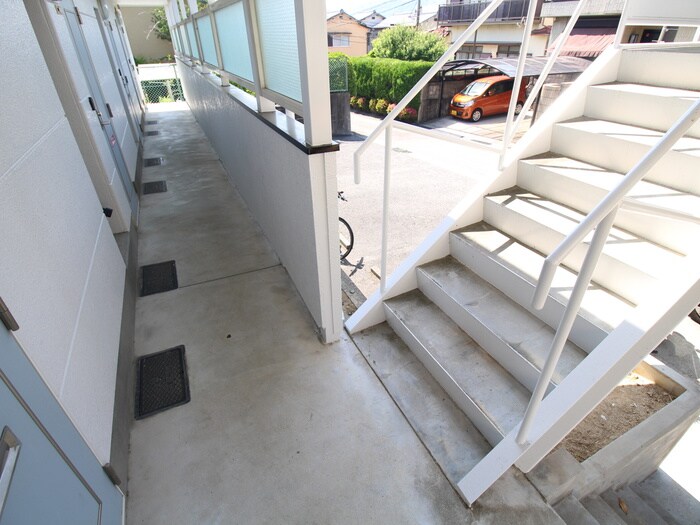 物件外観写真5　(エントランス部分)