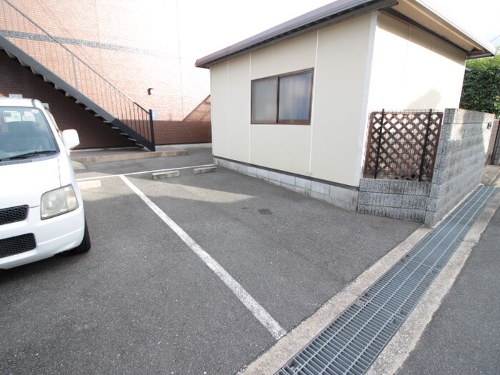 物件外観写真4　(駐車場)