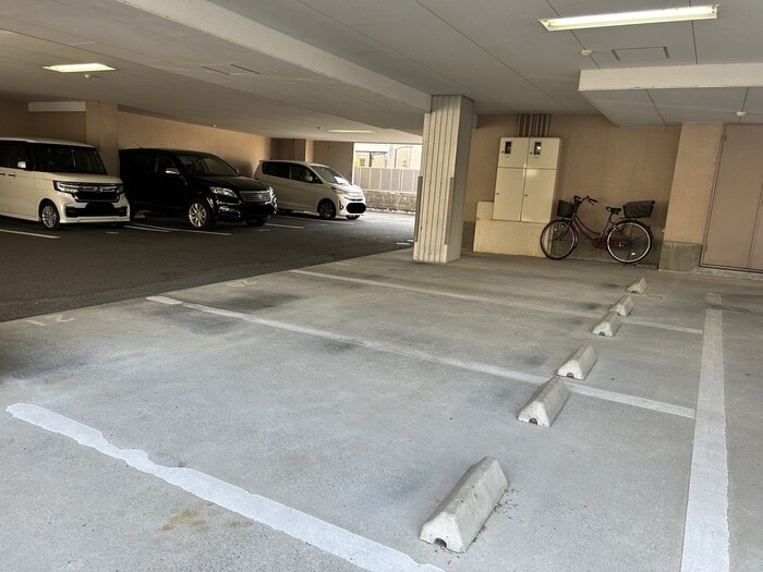 物件外観写真3　(駐車場)