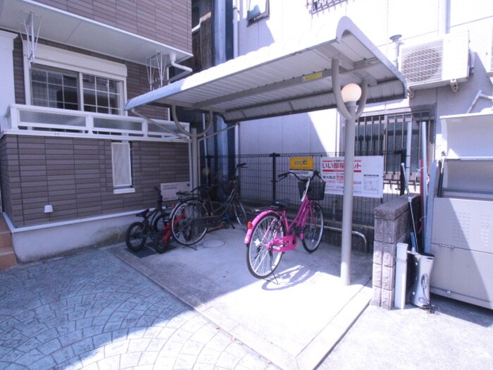 物件外観写真3　(駐輪場)