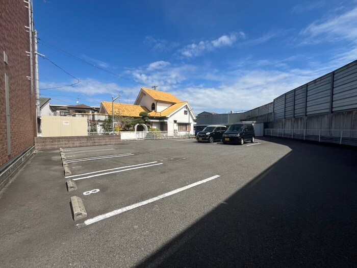 物件外観写真3　(駐車場)