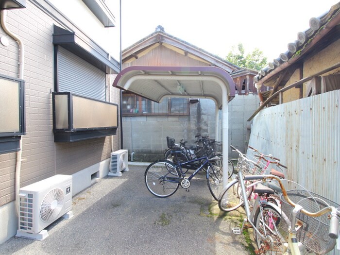 物件外観写真4　(駐輪場)