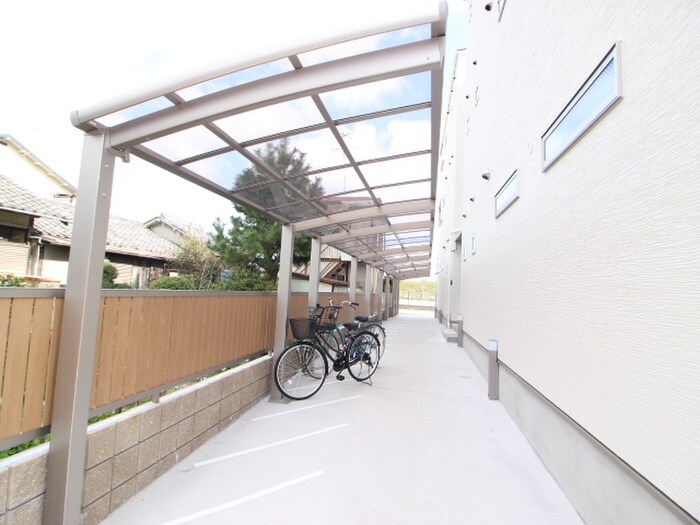 物件外観写真3　(駐輪場)