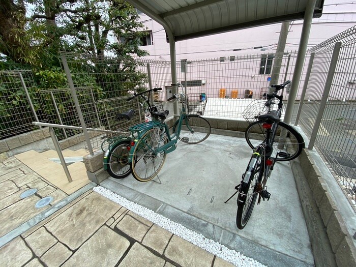 物件外観写真3　(駐輪場)