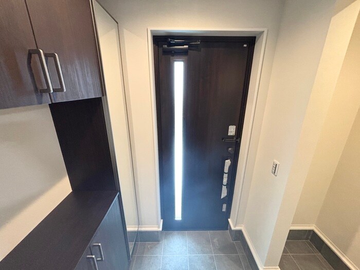 物件内観写真7　(玄関)