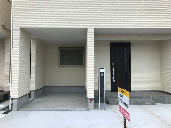 物件外観写真4　(エントランス部分)