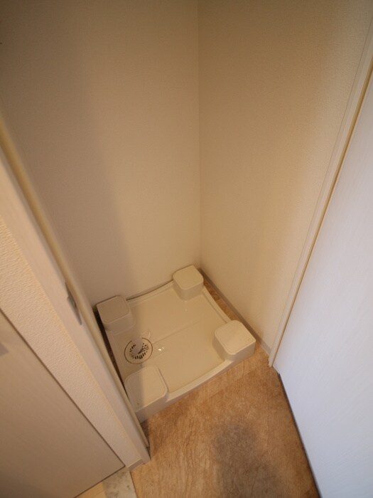 物件内観写真11　(洗濯機置場)