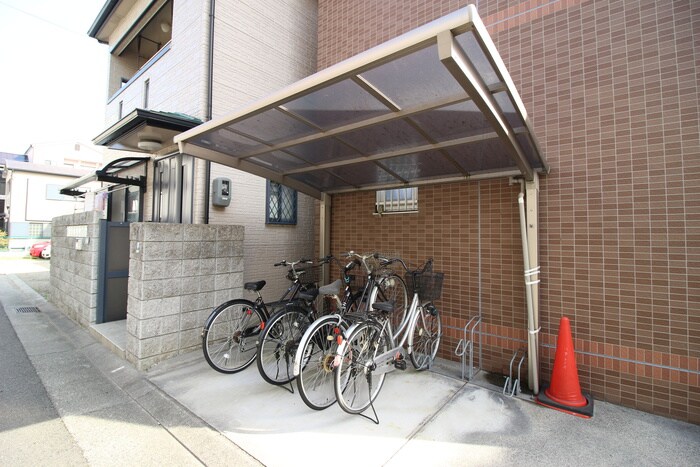 物件外観写真3　(駐輪場)