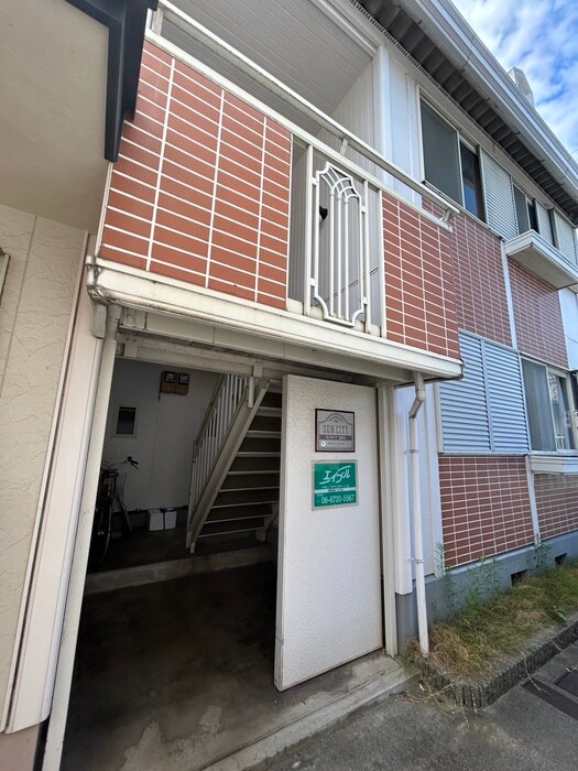 物件外観写真5　(エントランス部分)