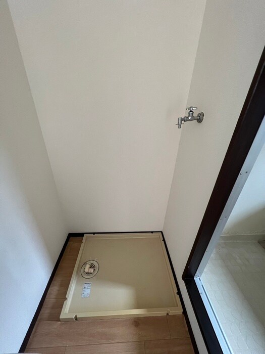 物件内観写真10　(洗濯機置場)