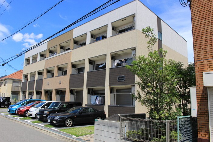 物件外観写真5　(エントランス部分)