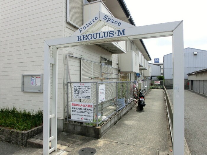 物件外観写真2　(エントランス部分)