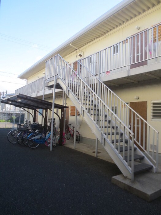 物件外観写真3　(駐輪場)