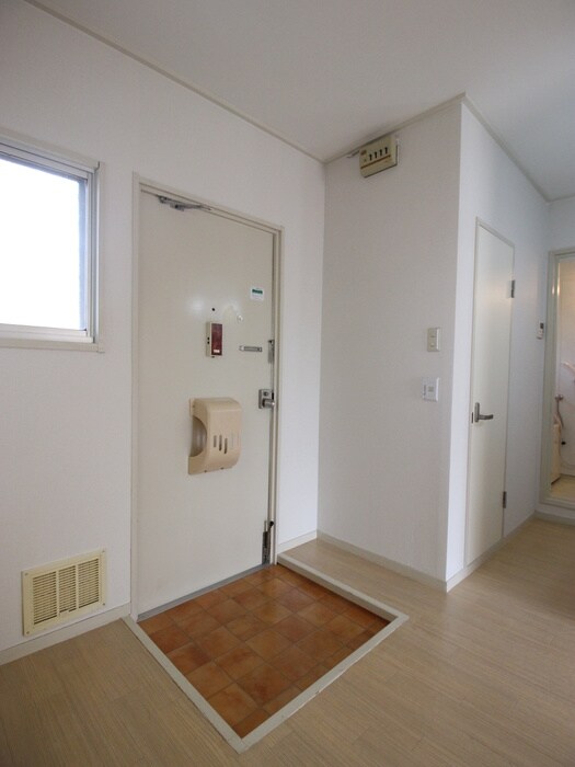 物件内観写真11　(玄関)