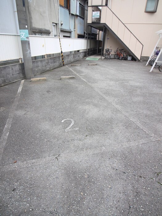 物件外観写真2　(駐車場)