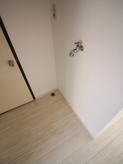 物件内観写真9　(洗濯機置場)