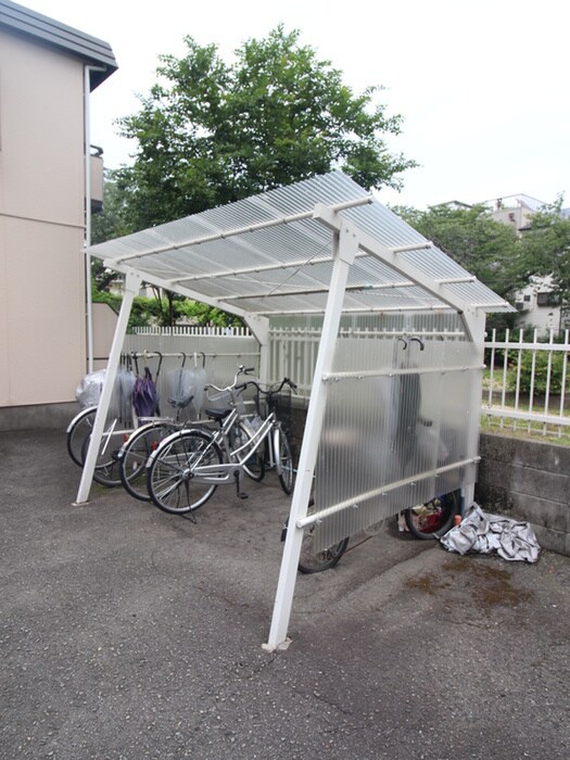 物件外観写真3　(駐輪場)