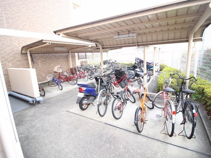 物件外観写真4　(駐輪場)