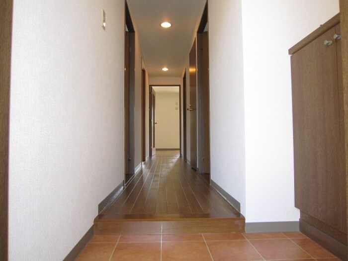 物件内観写真13　(玄関)