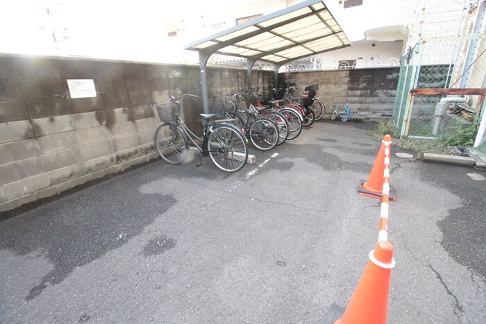物件外観写真4　(駐輪場)