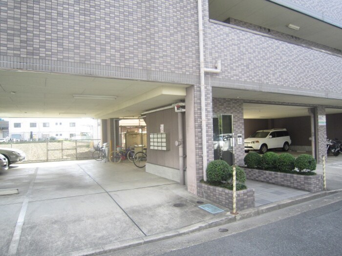 物件外観写真6　(駐車場)