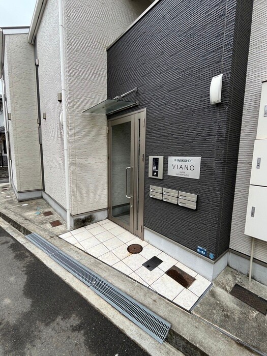 物件外観写真2　(エントランス部分)