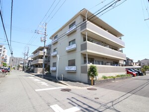 サン服部外観写真