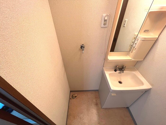 物件内観写真13　(洗濯機置場)