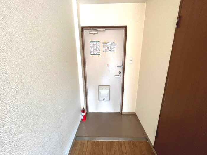 物件内観写真14　(玄関)