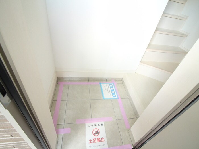 物件内観写真15　(玄関)