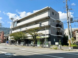 ソワサンドゥ六甲外観写真