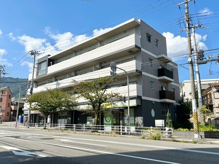 ソワサンドゥ六甲外観写真
