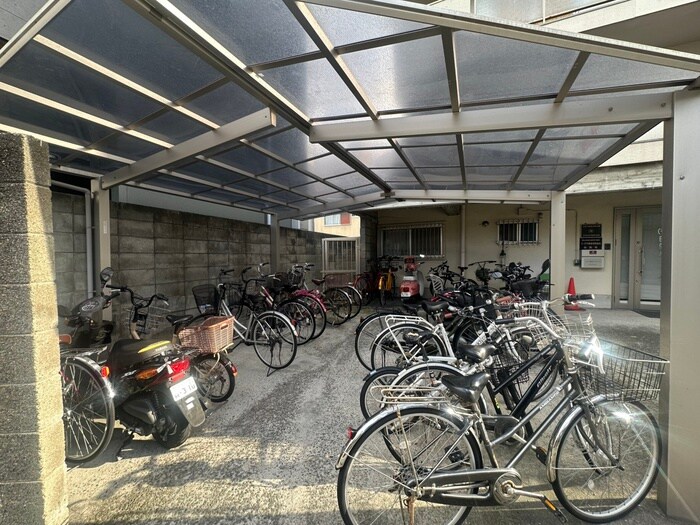 物件外観写真5　(駐輪場)
