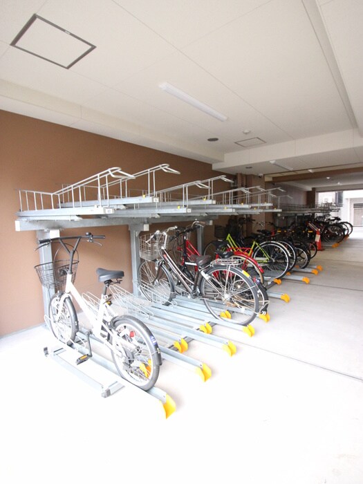 物件外観写真4　(駐輪場)