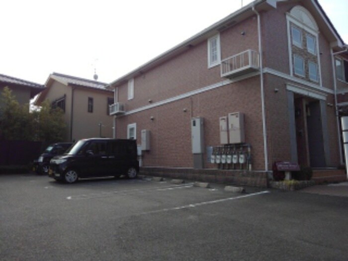 物件外観写真6　(駐車場)