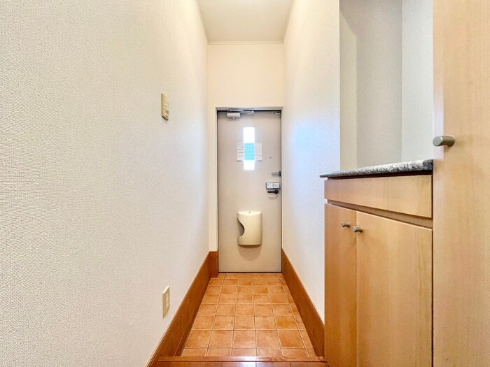物件内観写真14　(玄関)
