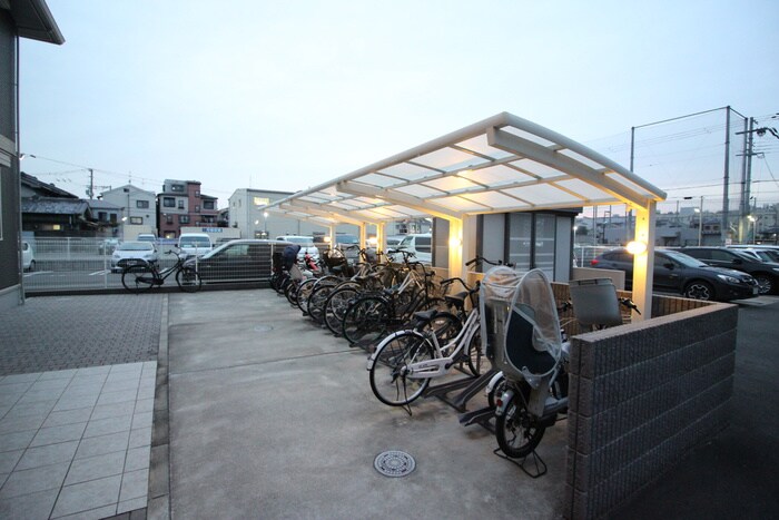 物件外観写真4　(駐輪場)