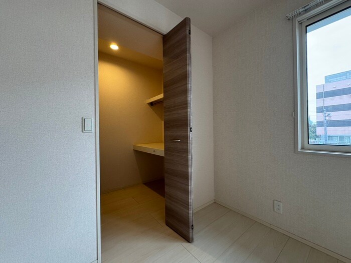 物件内観写真15　(収納)