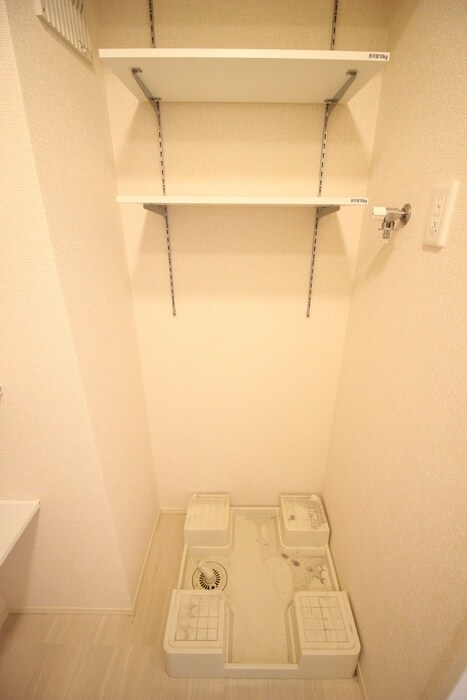 物件内観写真17　(洗濯機置場)