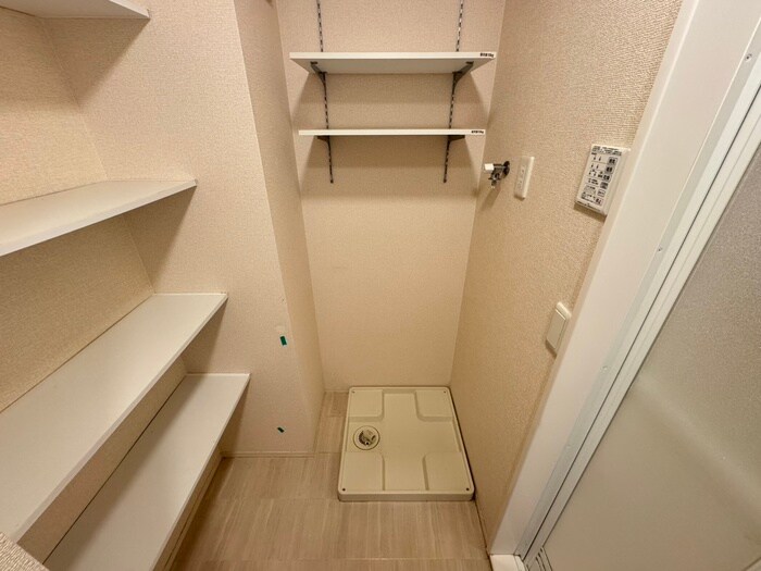 物件内観写真17　(洗濯機置場)