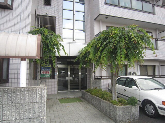 物件外観写真3　(エントランス部分)