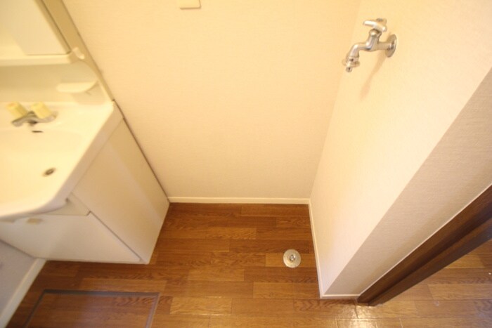 物件内観写真10　(洗濯機置場)